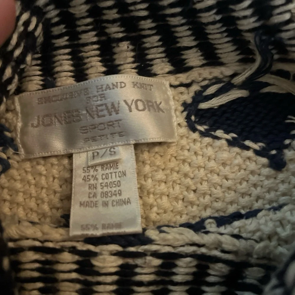 Vintage Jones New York Cream and navy blue hand knit cotton sweater Size Small